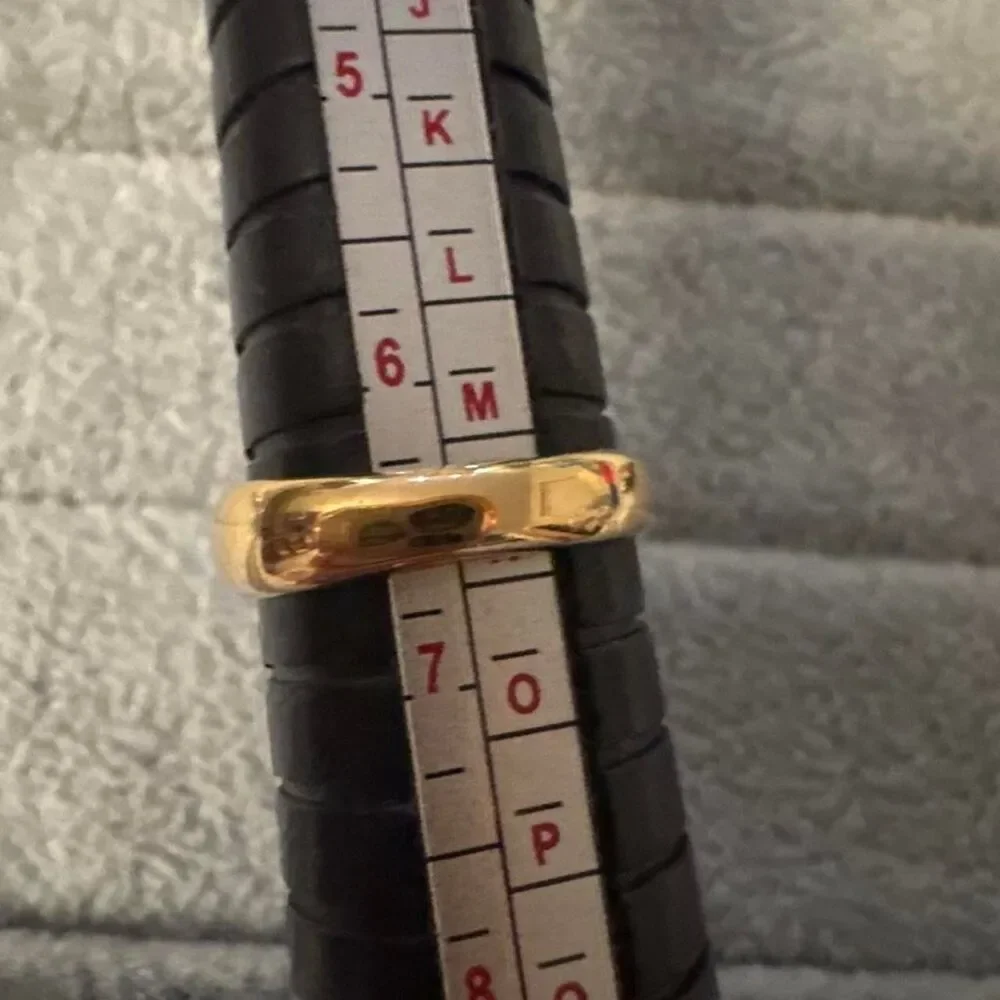 Unbranded Women's Black and Gold Jewellery